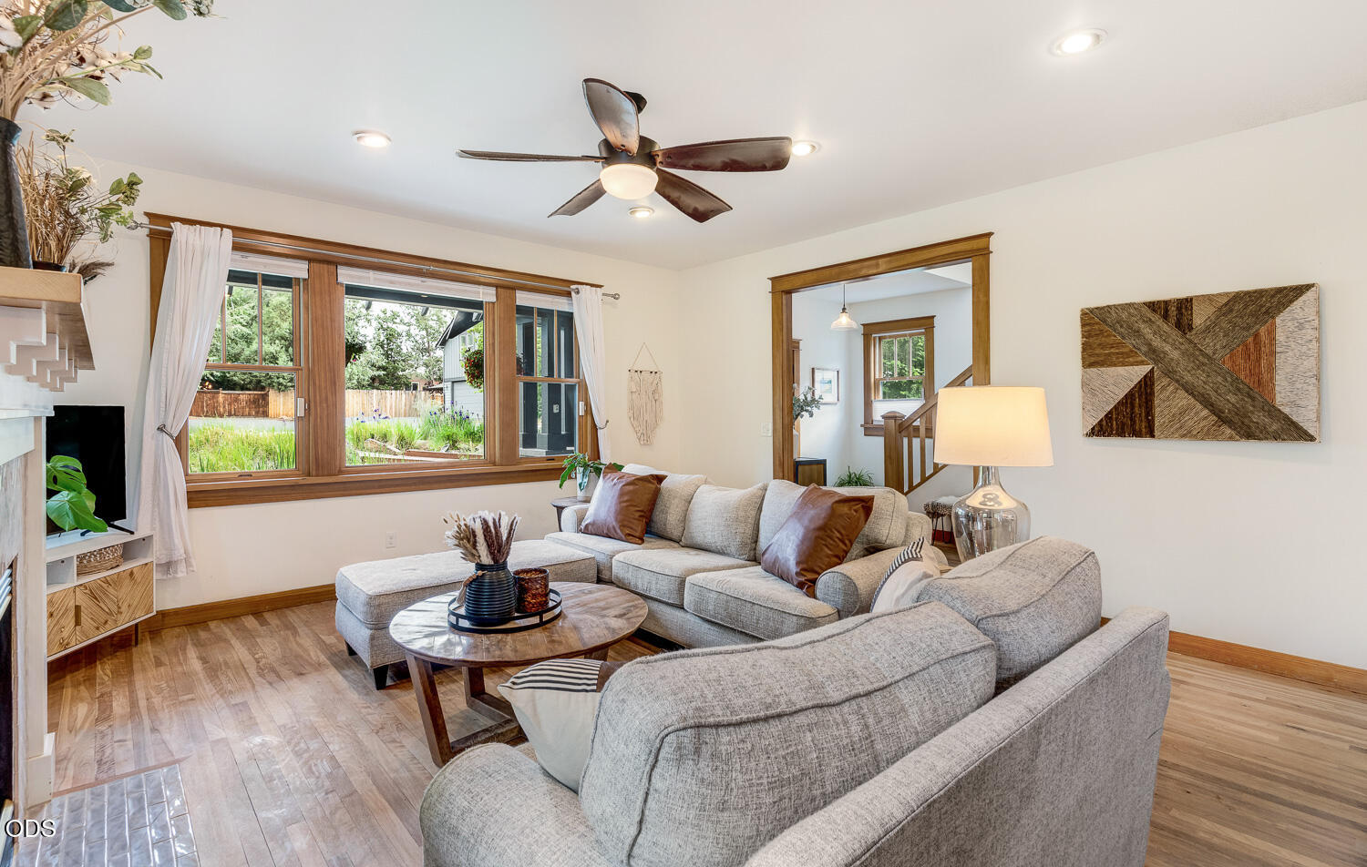 157 NW Black Hawk Avenue