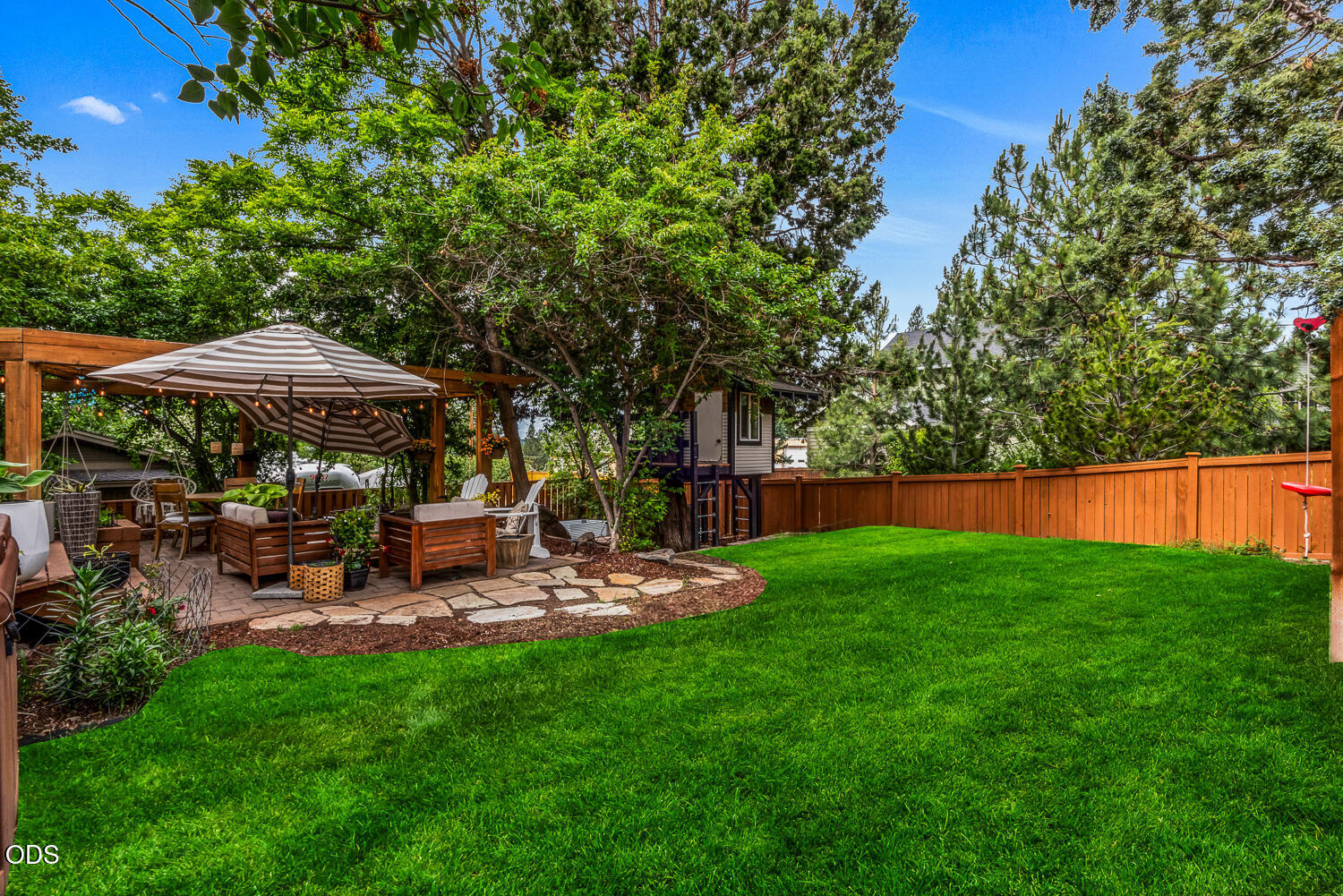 157 NW Black Hawk Avenue