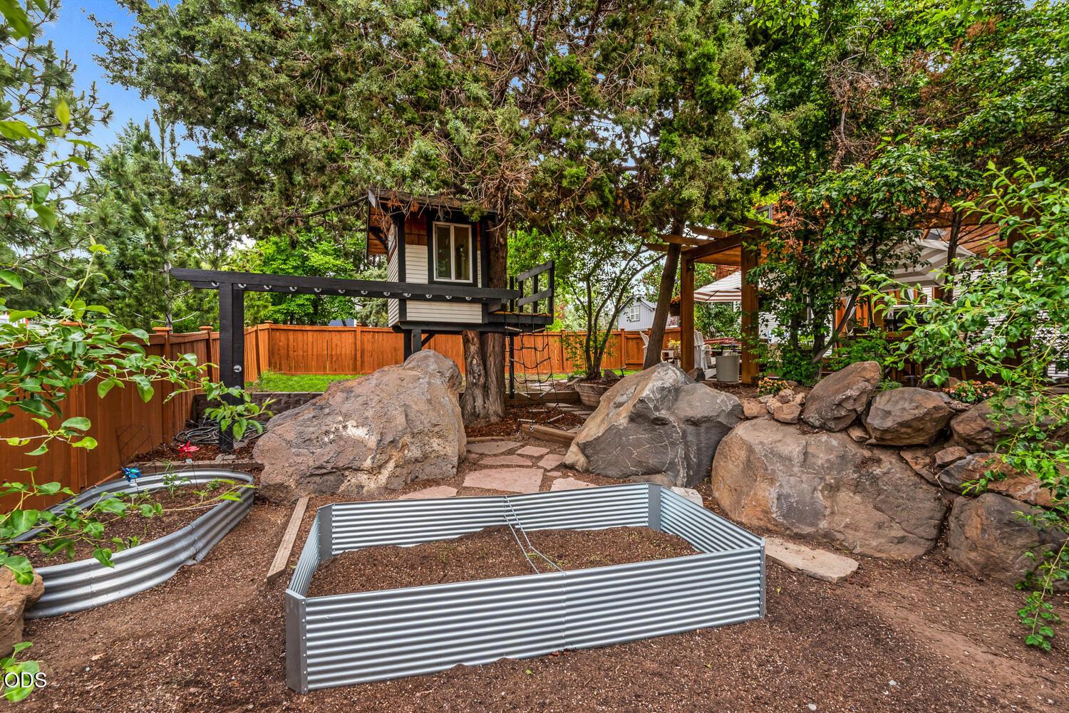 157 NW Black Hawk Avenue