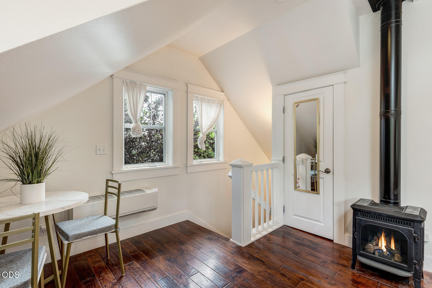 157 NW Black Hawk Avenue