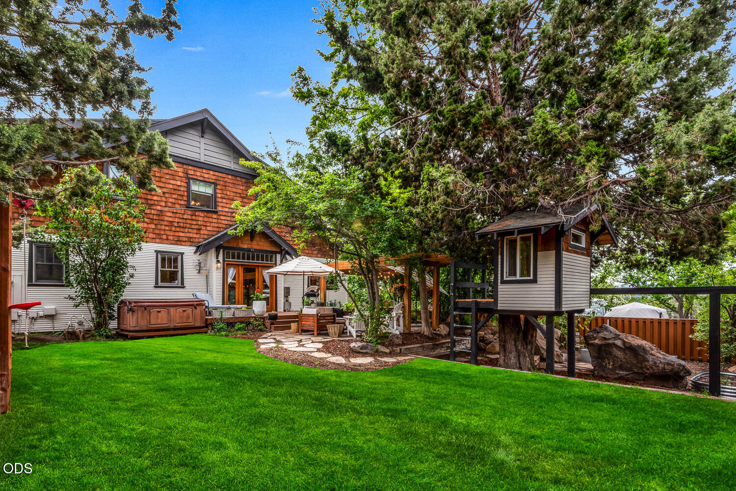 157 NW Black Hawk Avenue