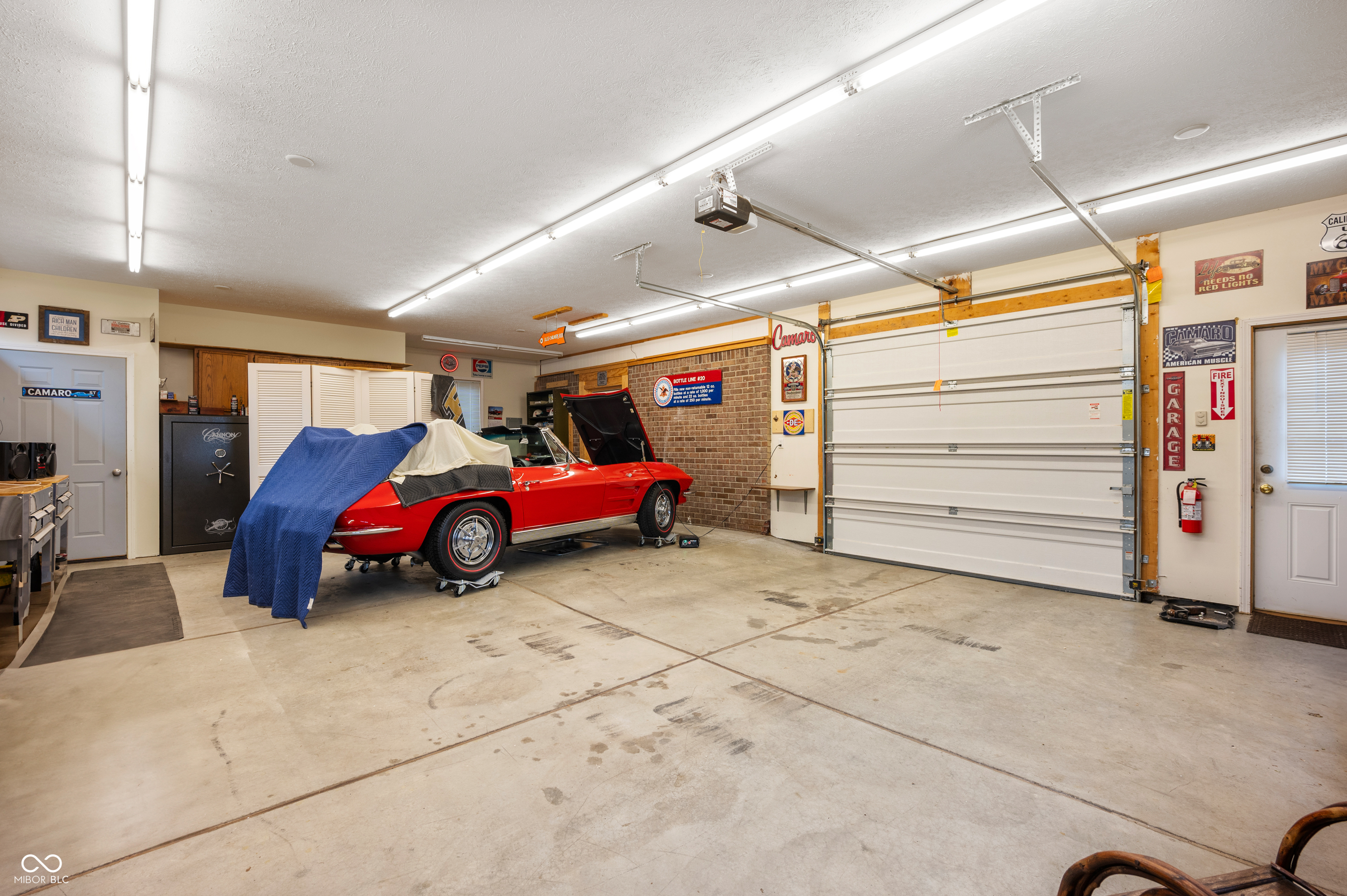 4841 Woodfield Drive