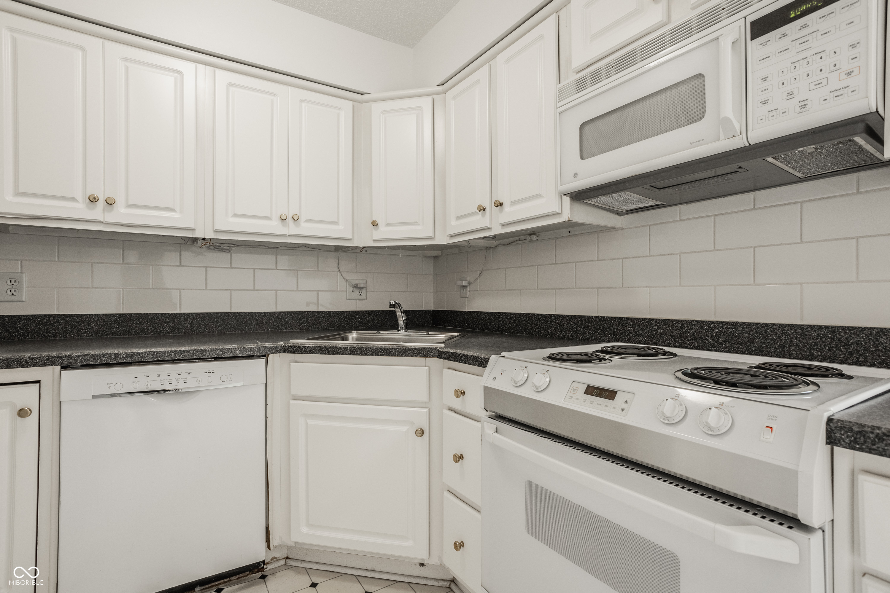589 E Hunters Drive Unit: D
