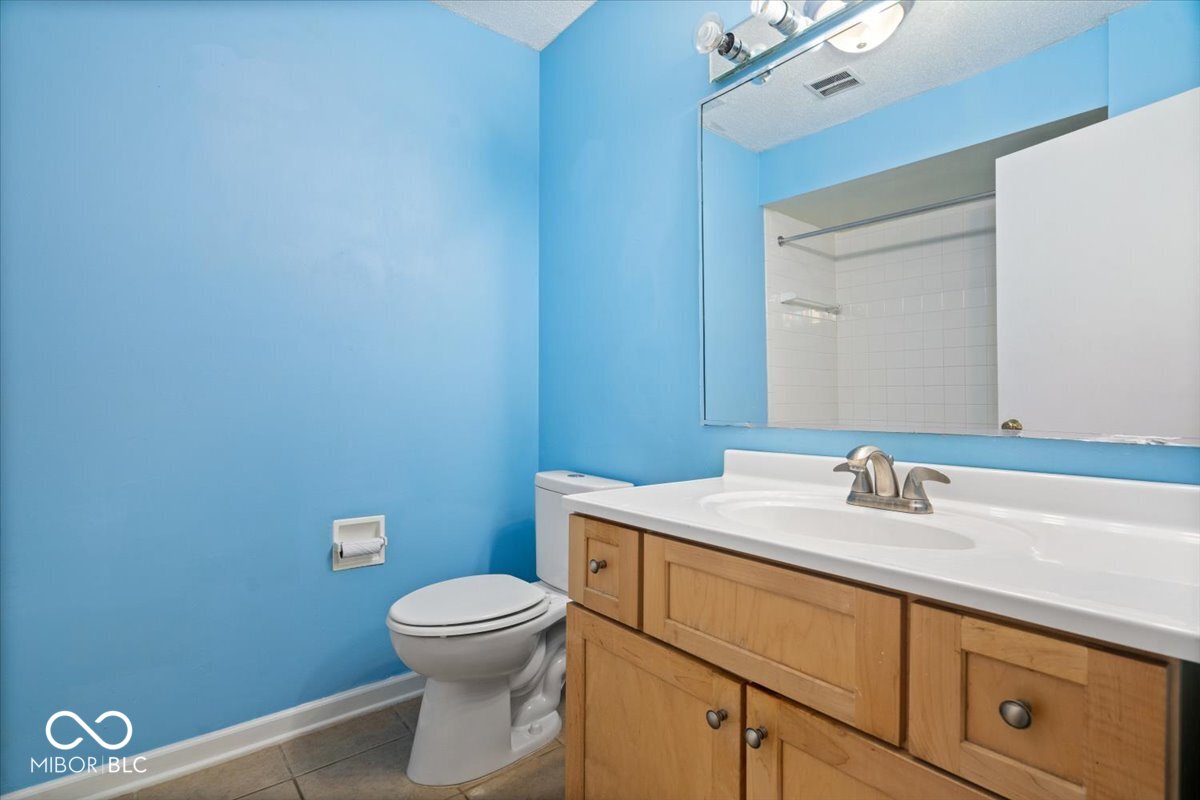 581 W Hunters Drive Unit: D