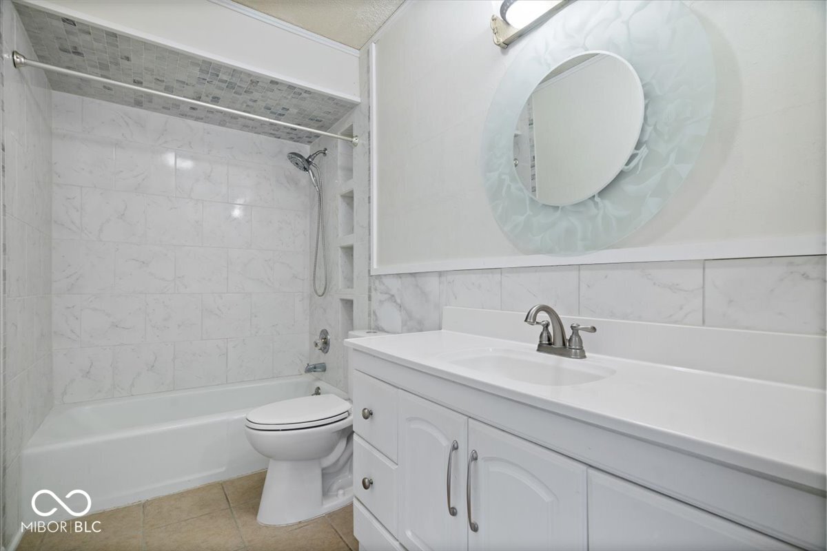 581 W Hunters Drive Unit: D