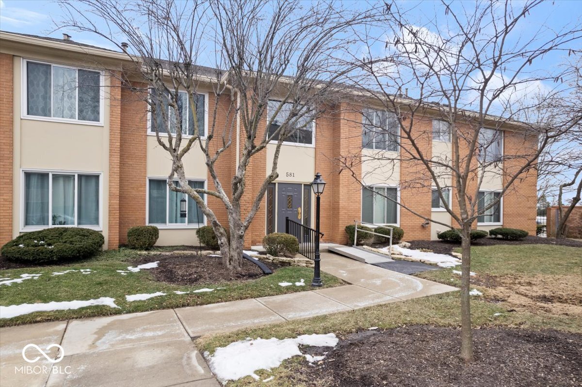 581 W Hunters Drive Unit: D
