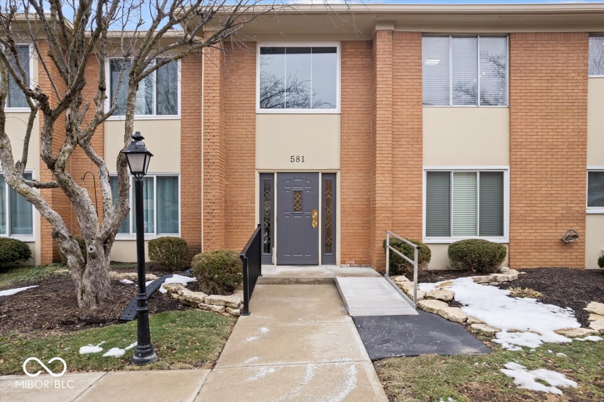 581 W Hunters Drive Unit: D