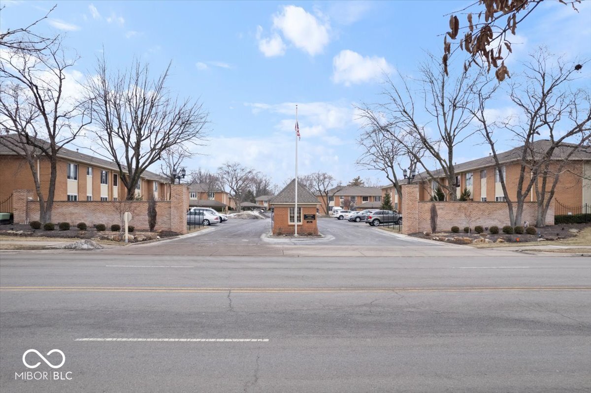 581 W Hunters Drive Unit: D