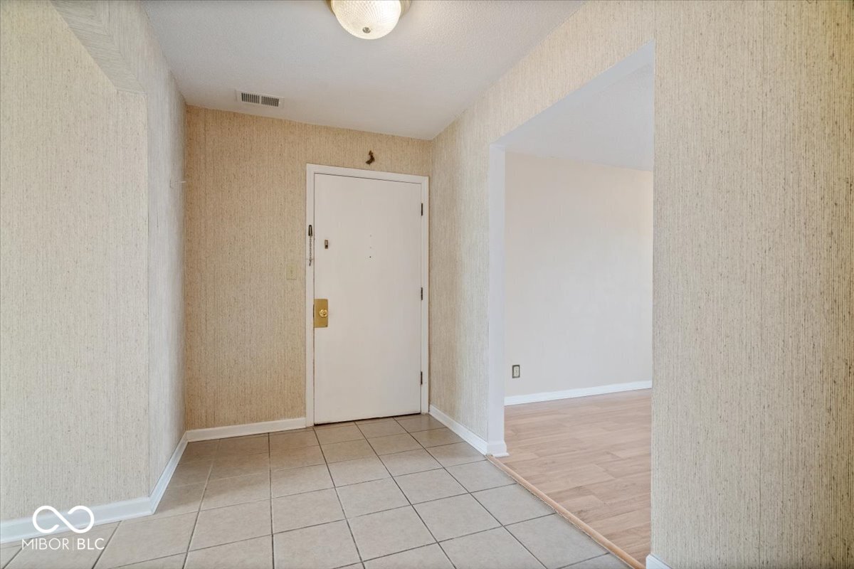 581 W Hunters Drive Unit: D