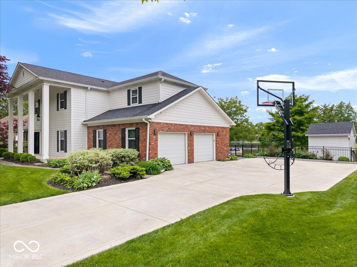 11416 E Lakeshore Drive