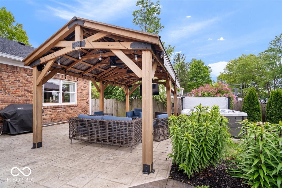 11416 E Lakeshore Drive