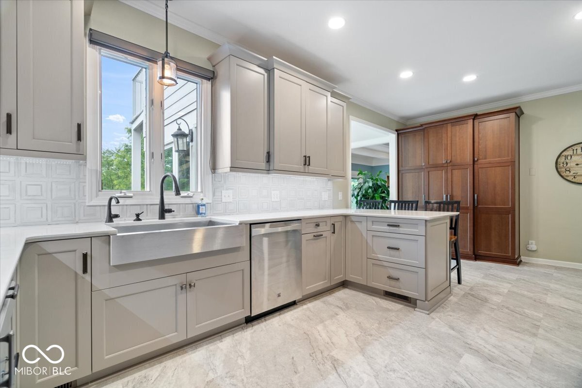 11416 E Lakeshore Drive