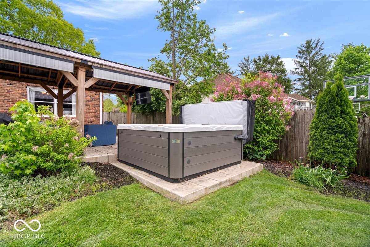 11416 E Lakeshore Drive