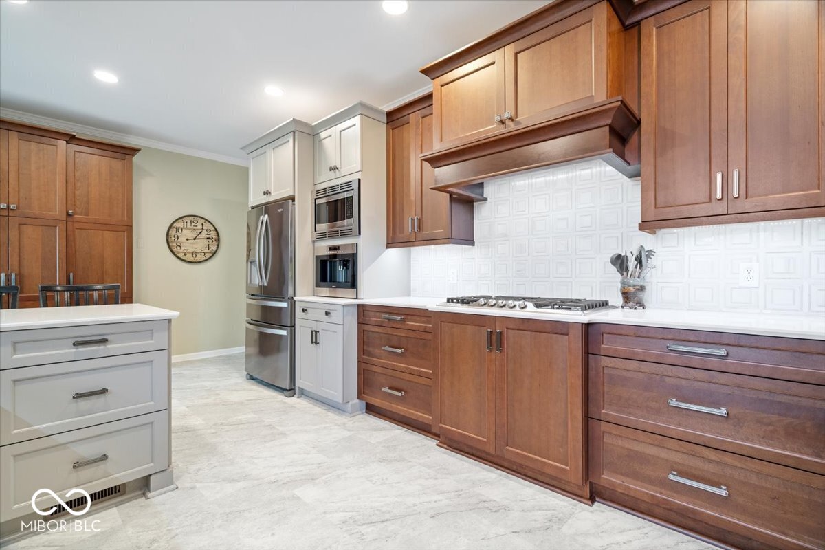 11416 E Lakeshore Drive
