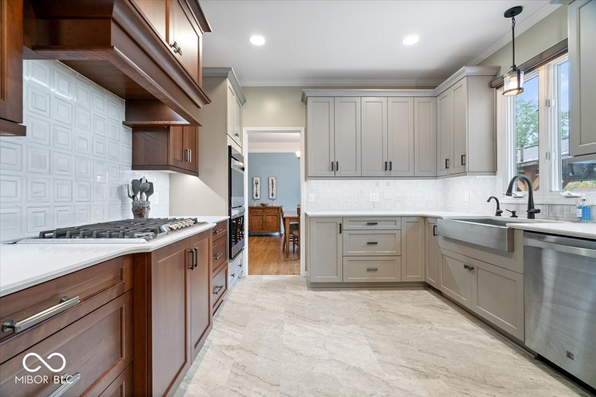 11416 E Lakeshore Drive