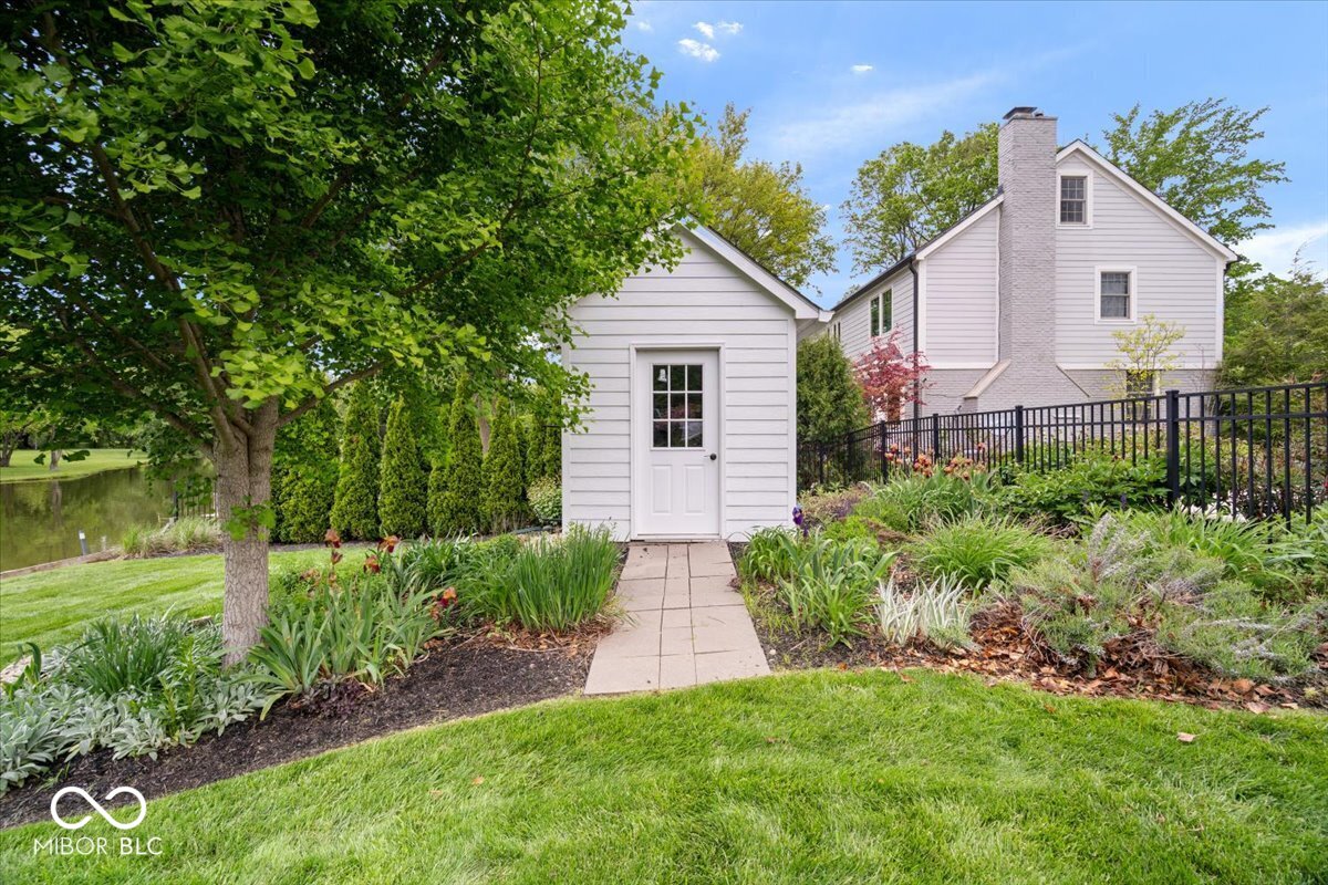 11416 E Lakeshore Drive