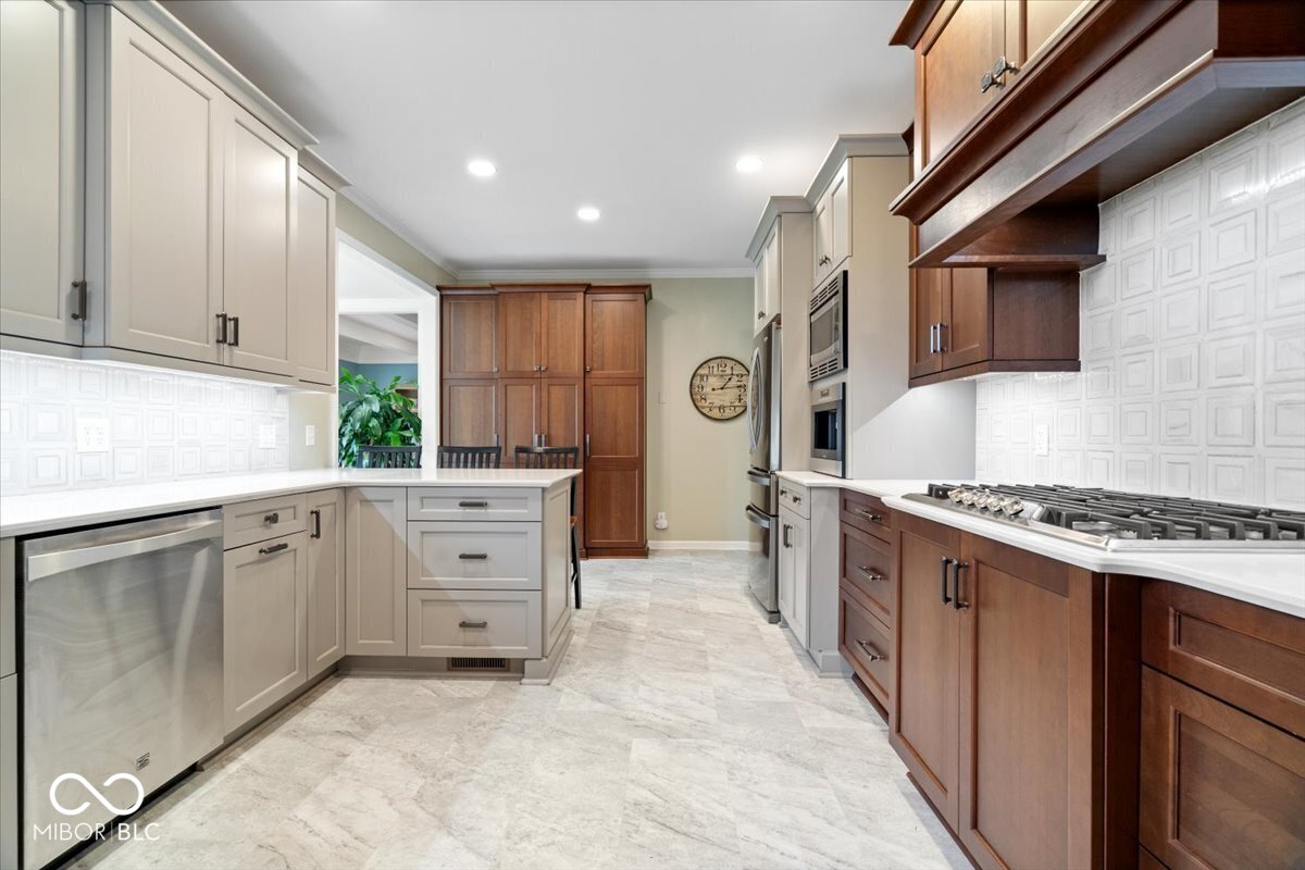 11416 E Lakeshore Drive