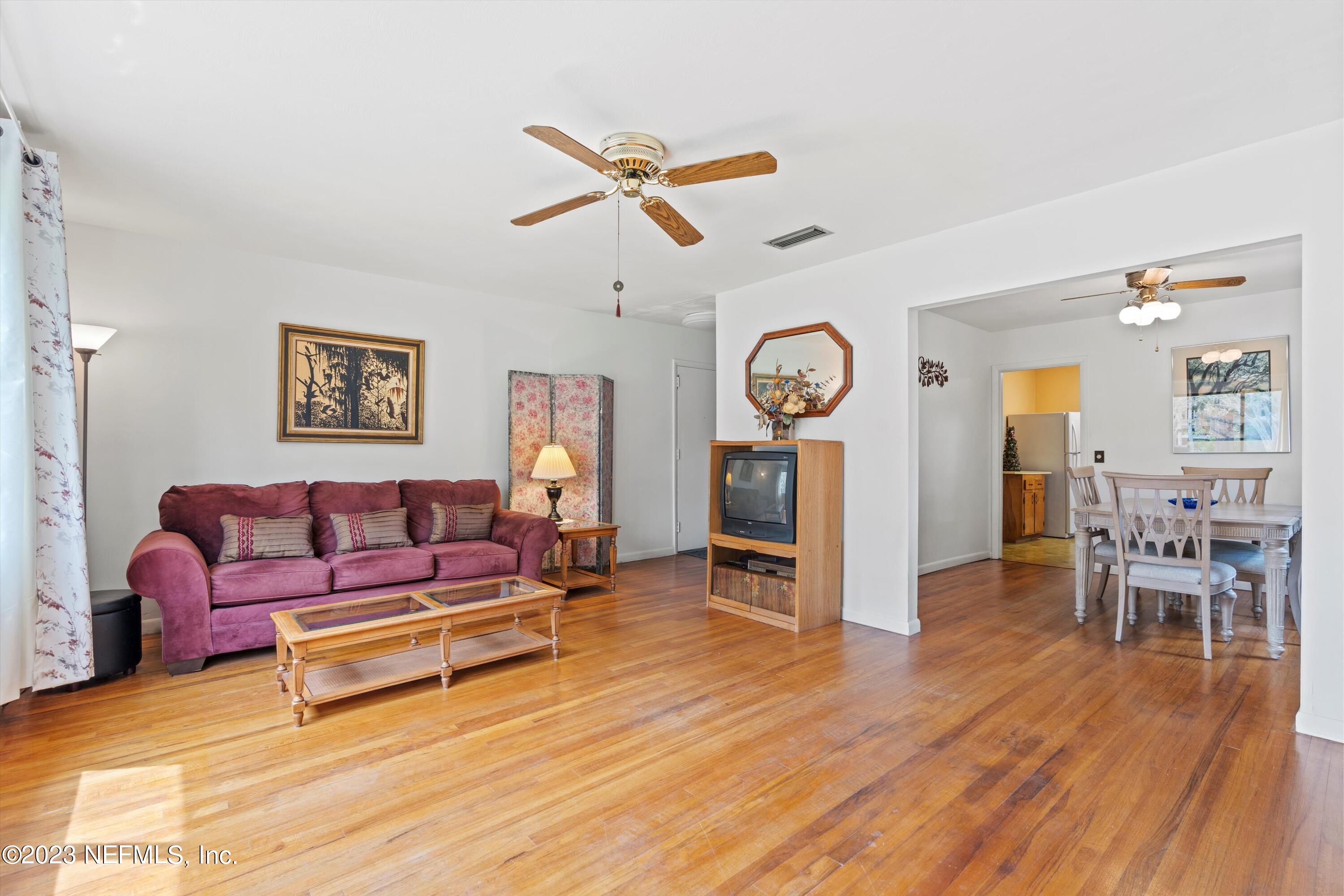 371 9TH Street