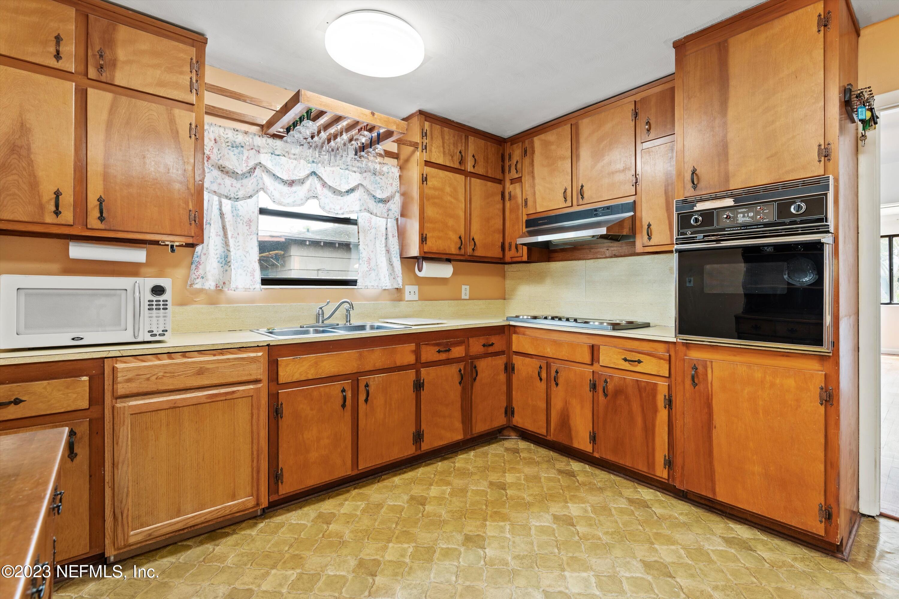371 9TH Street