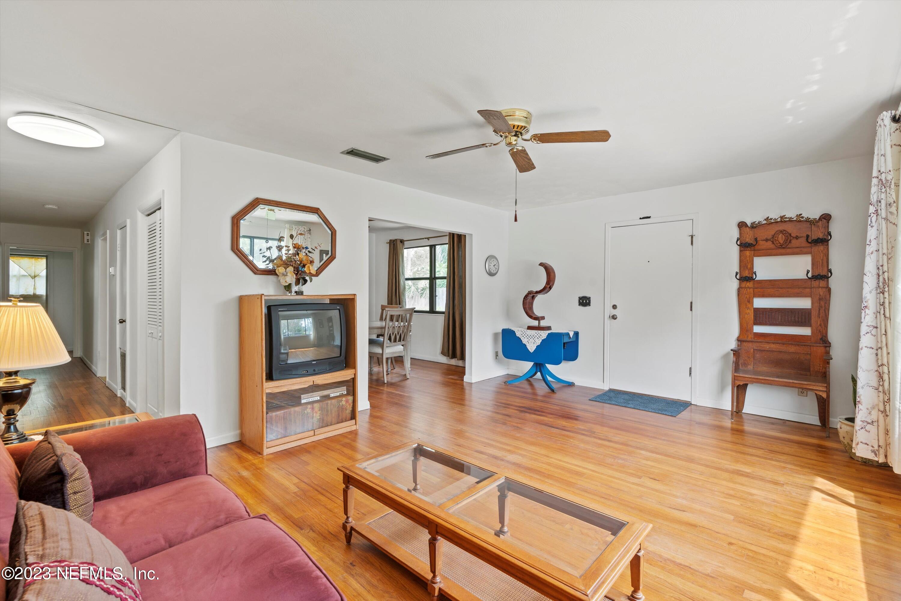 371 9TH Street