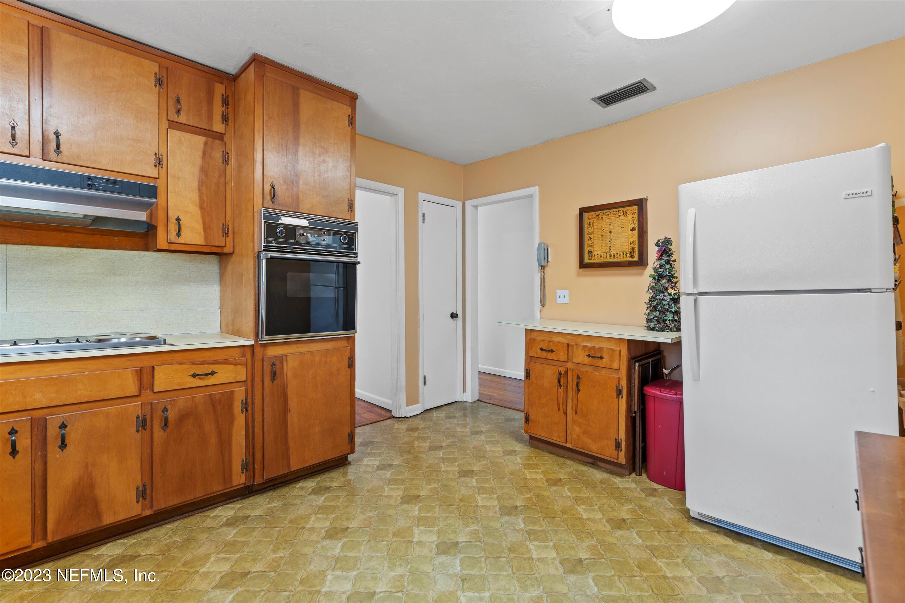 371 9TH Street