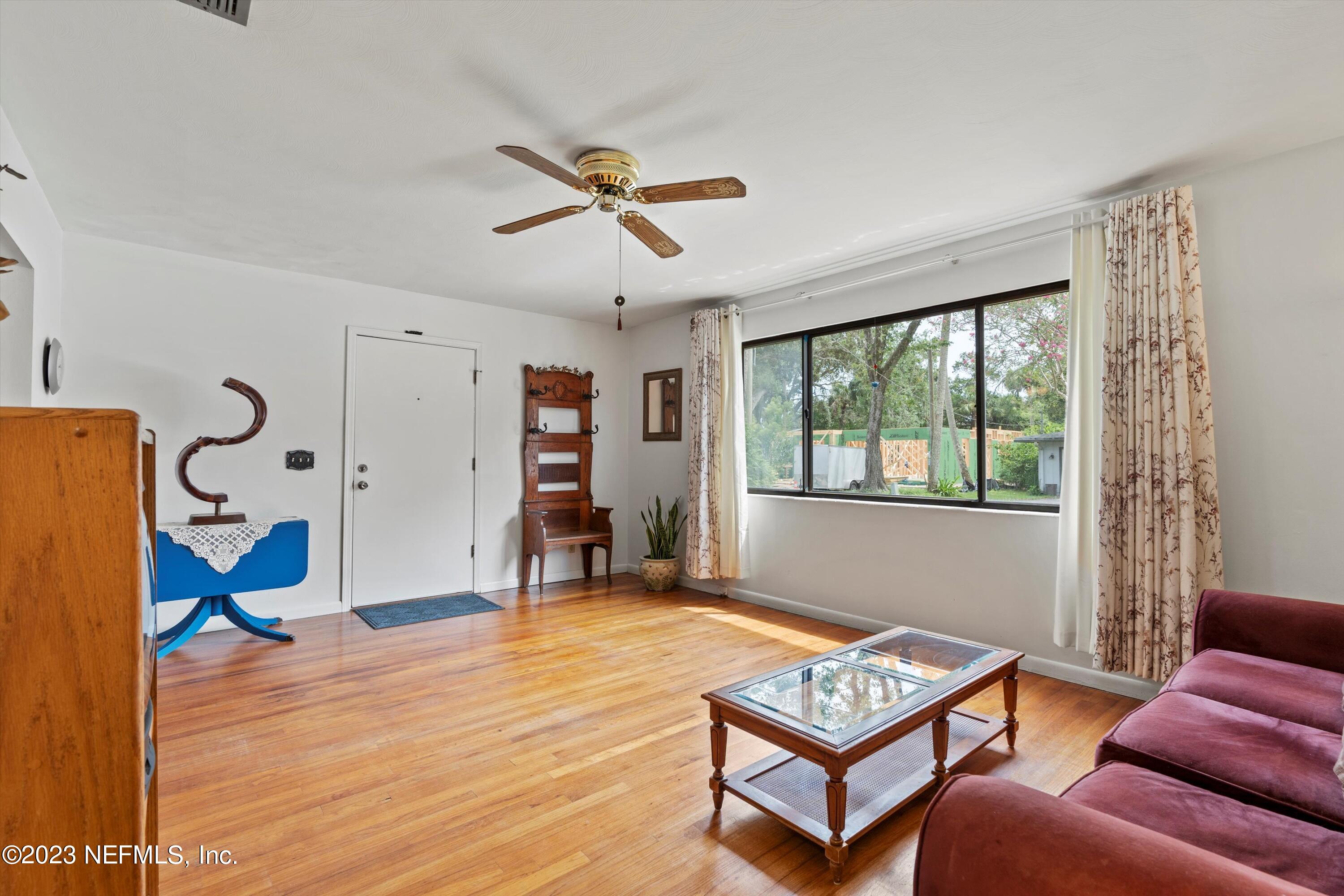 371 9TH Street