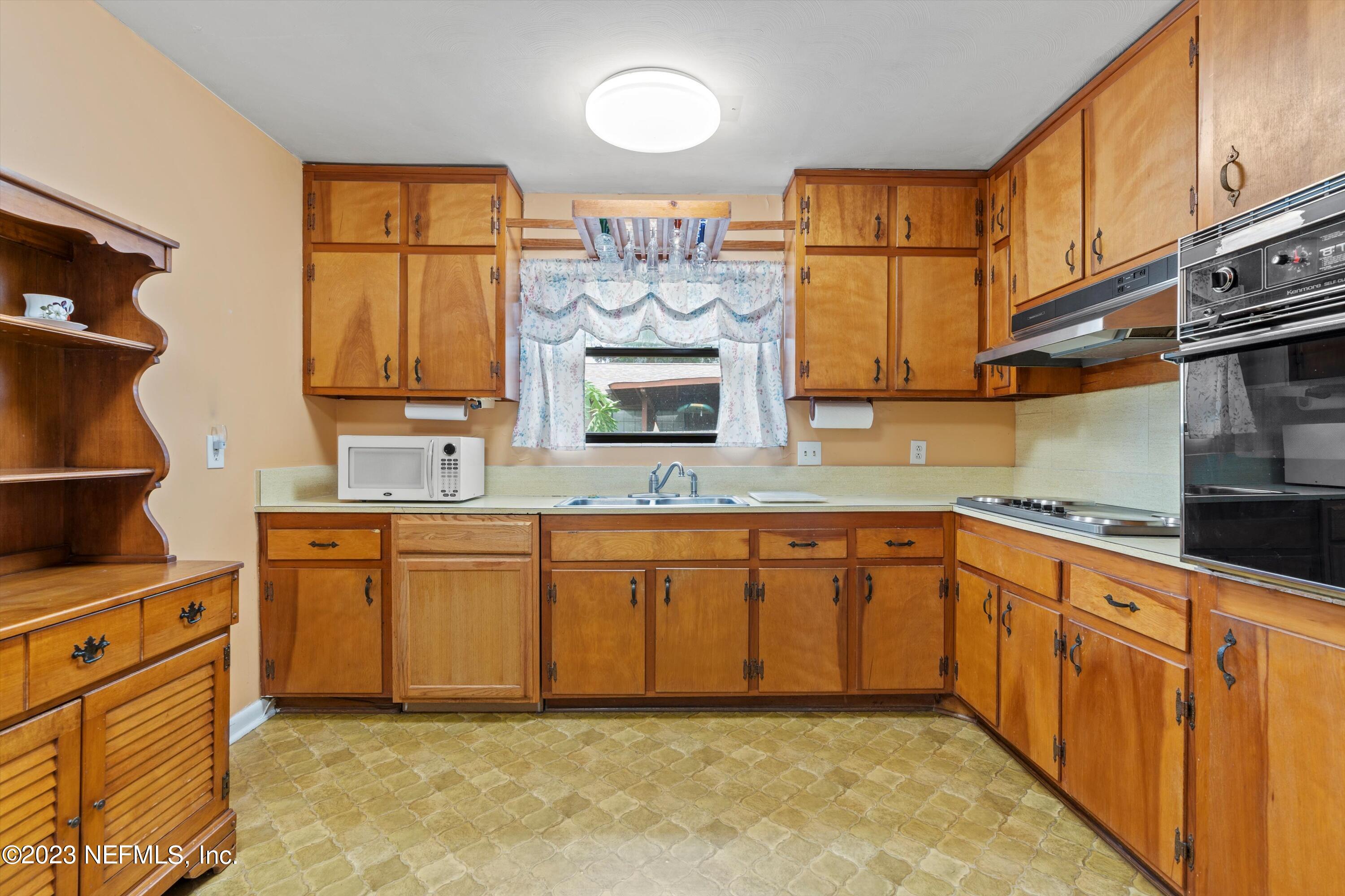 371 9TH Street