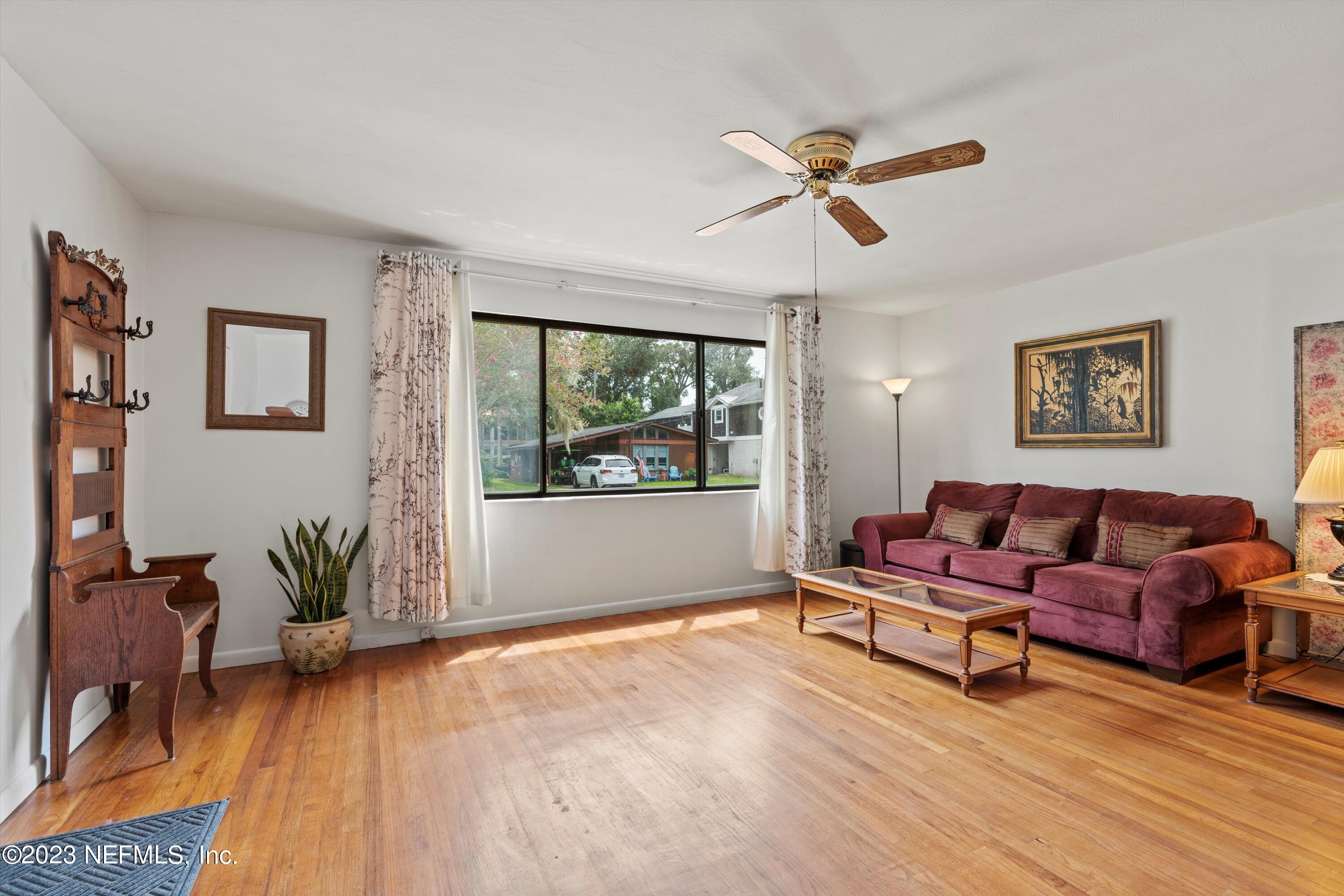 371 9TH Street