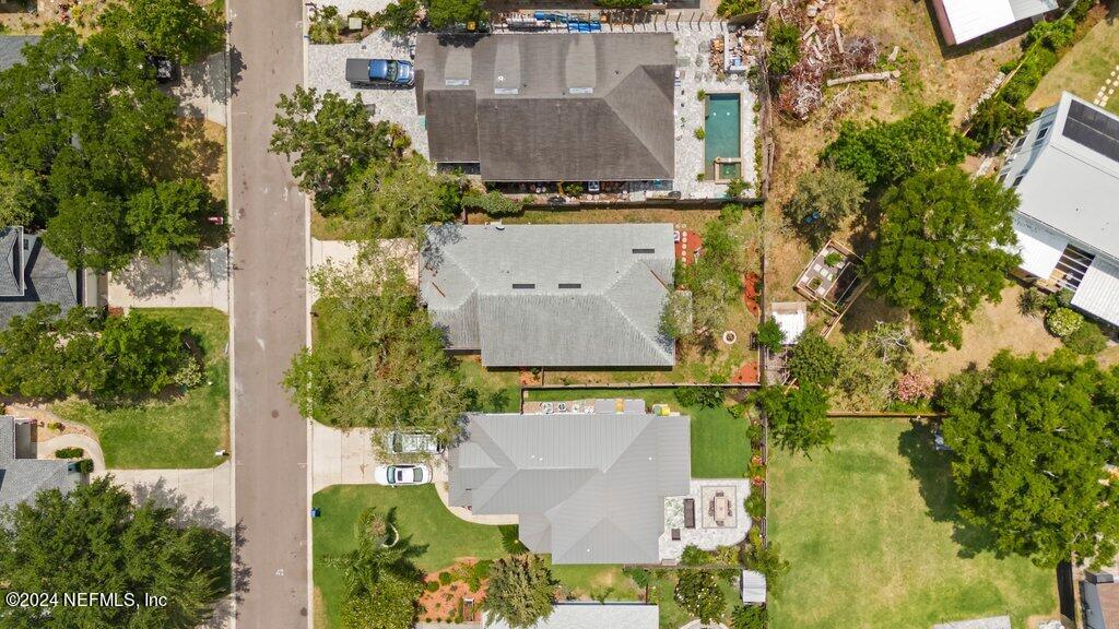 2598 MERRILL Boulevard