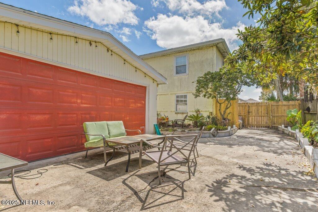 218/220 CEDAR Street