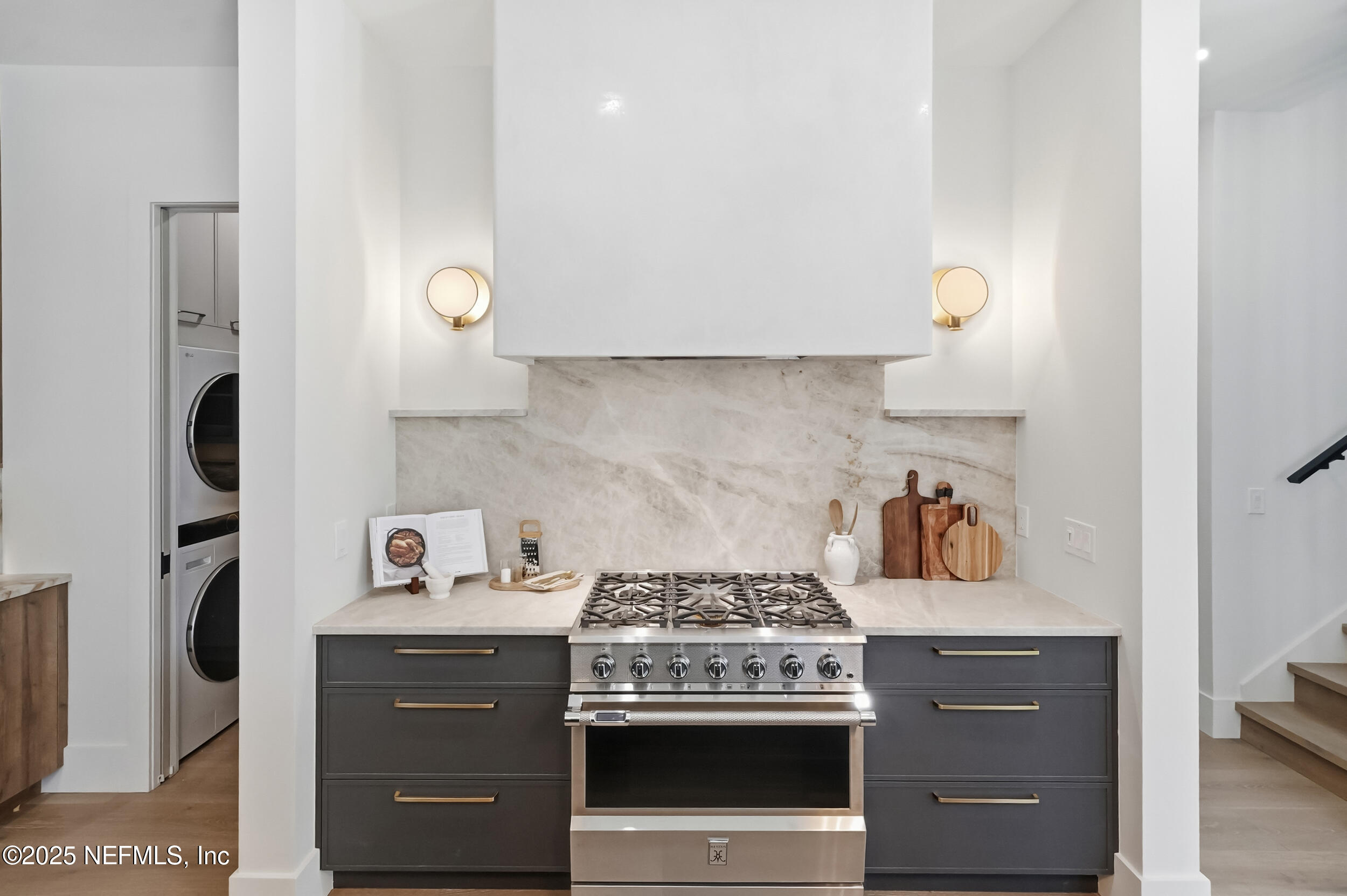 532 2ND Street