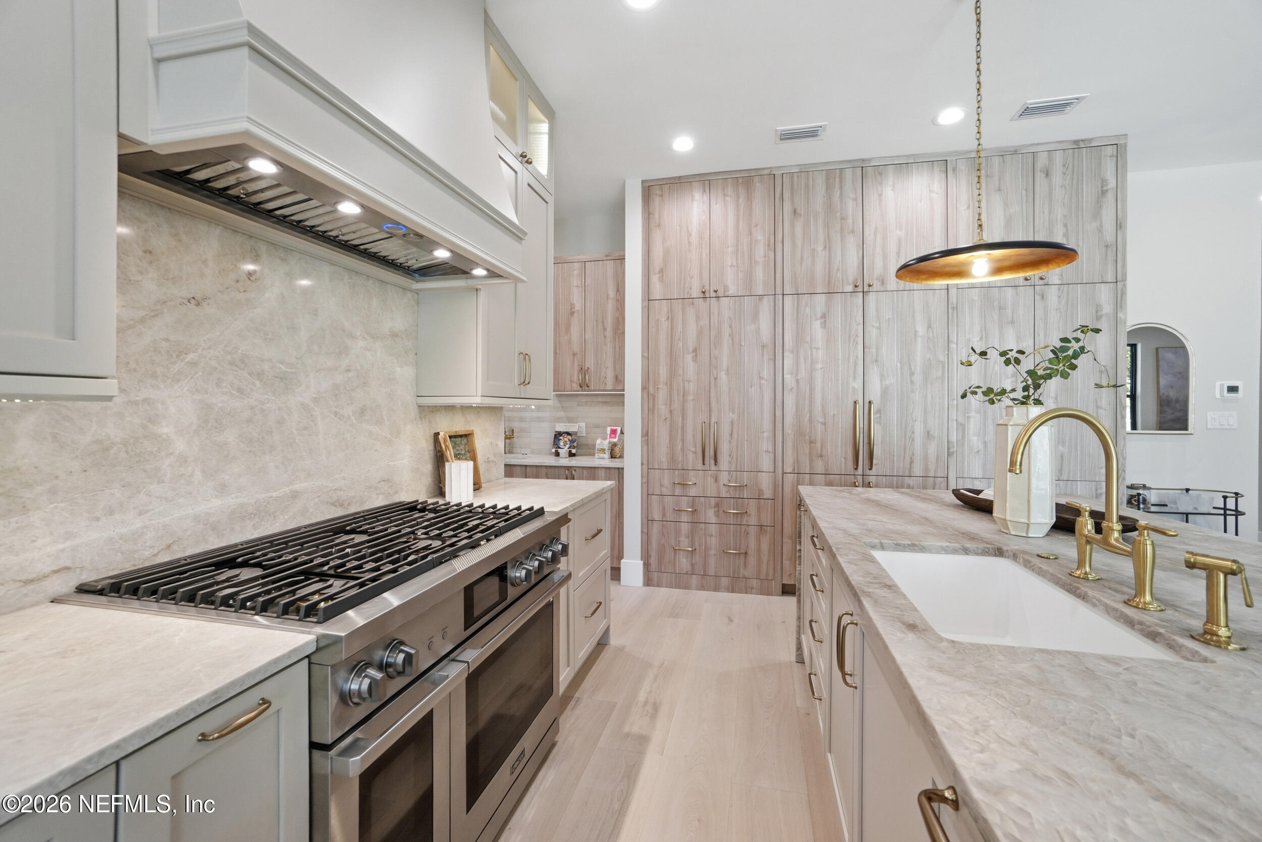 371 9TH Street