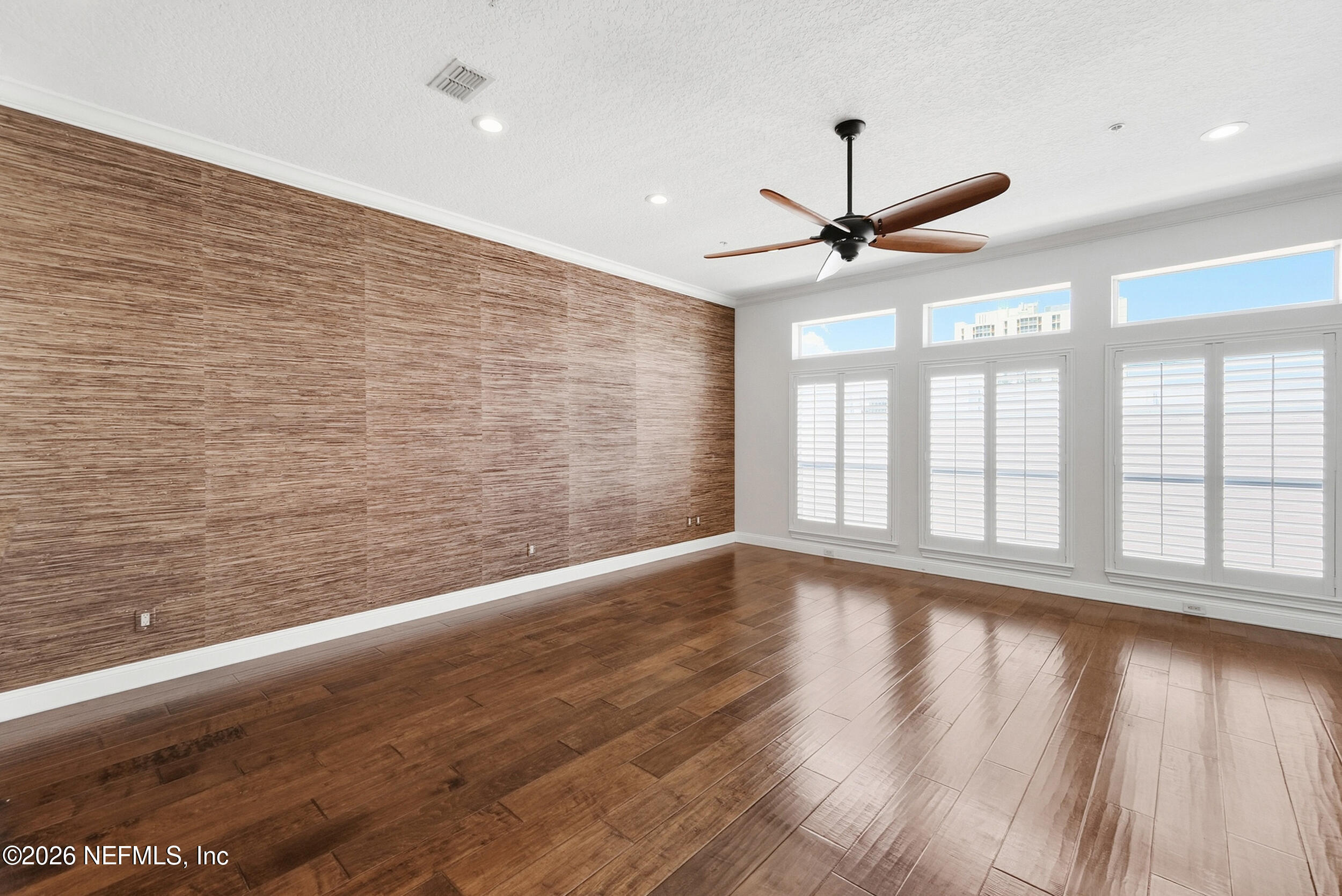 310 2ND Street S 4