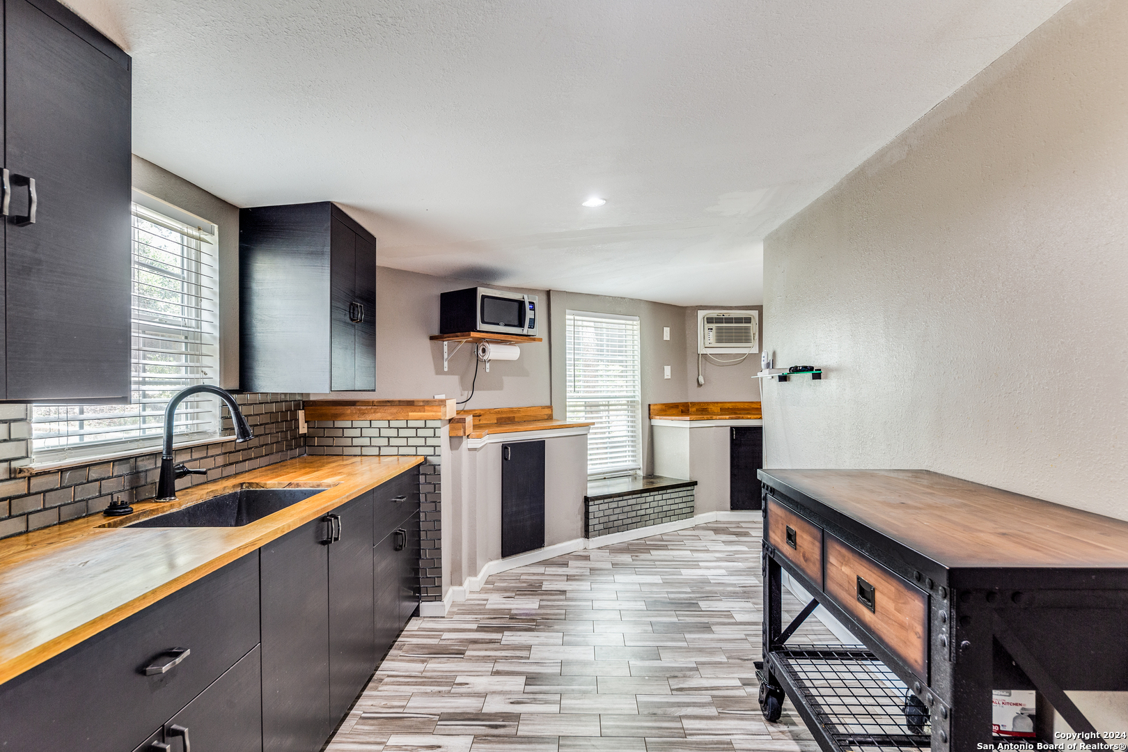 259 Park Dr