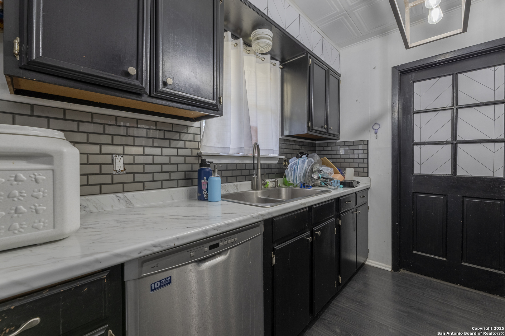3411 Vinecrest