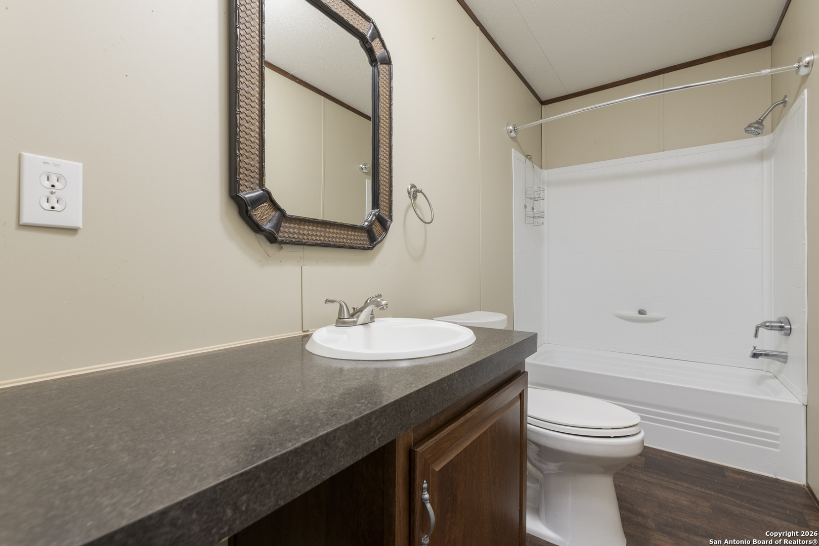 300 Private Road 2743