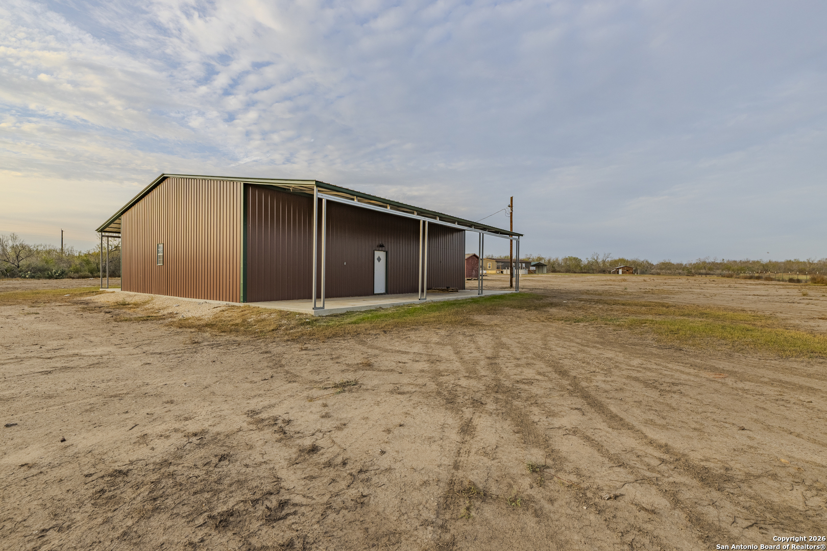 300 Private Road 2743
