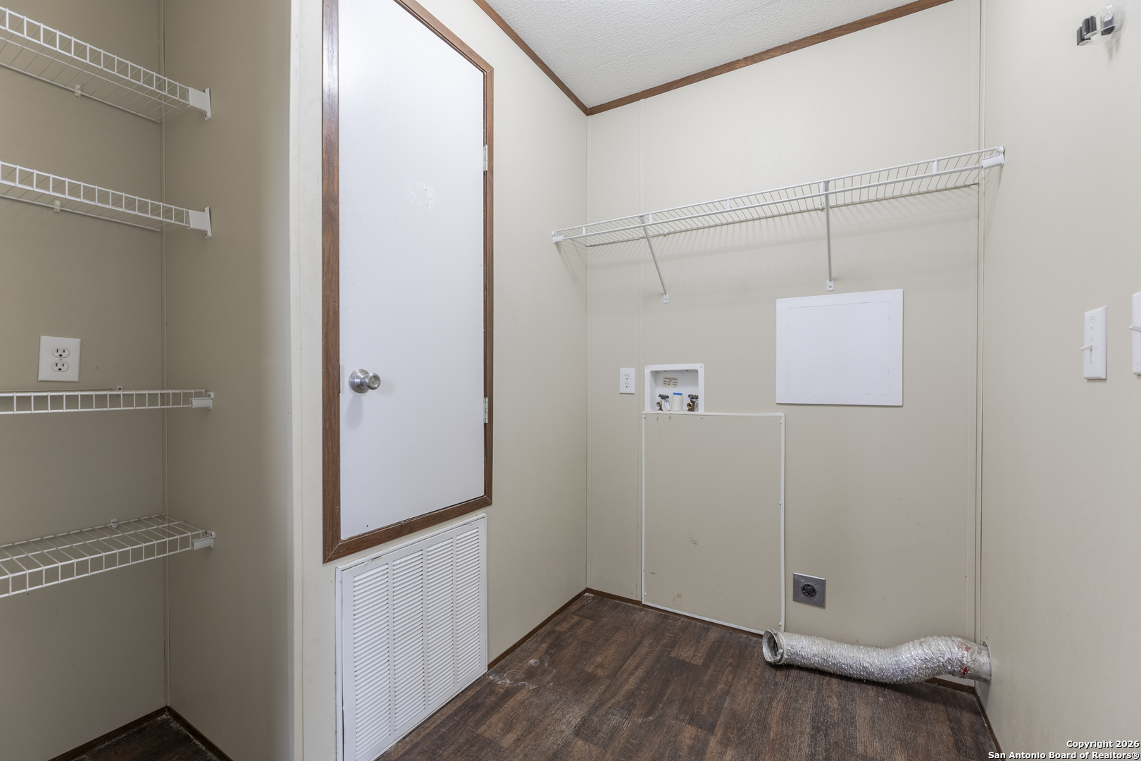 300 Private Road 2743
