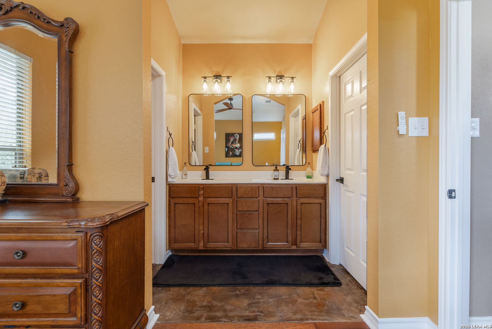 1235 Nicholas Manor