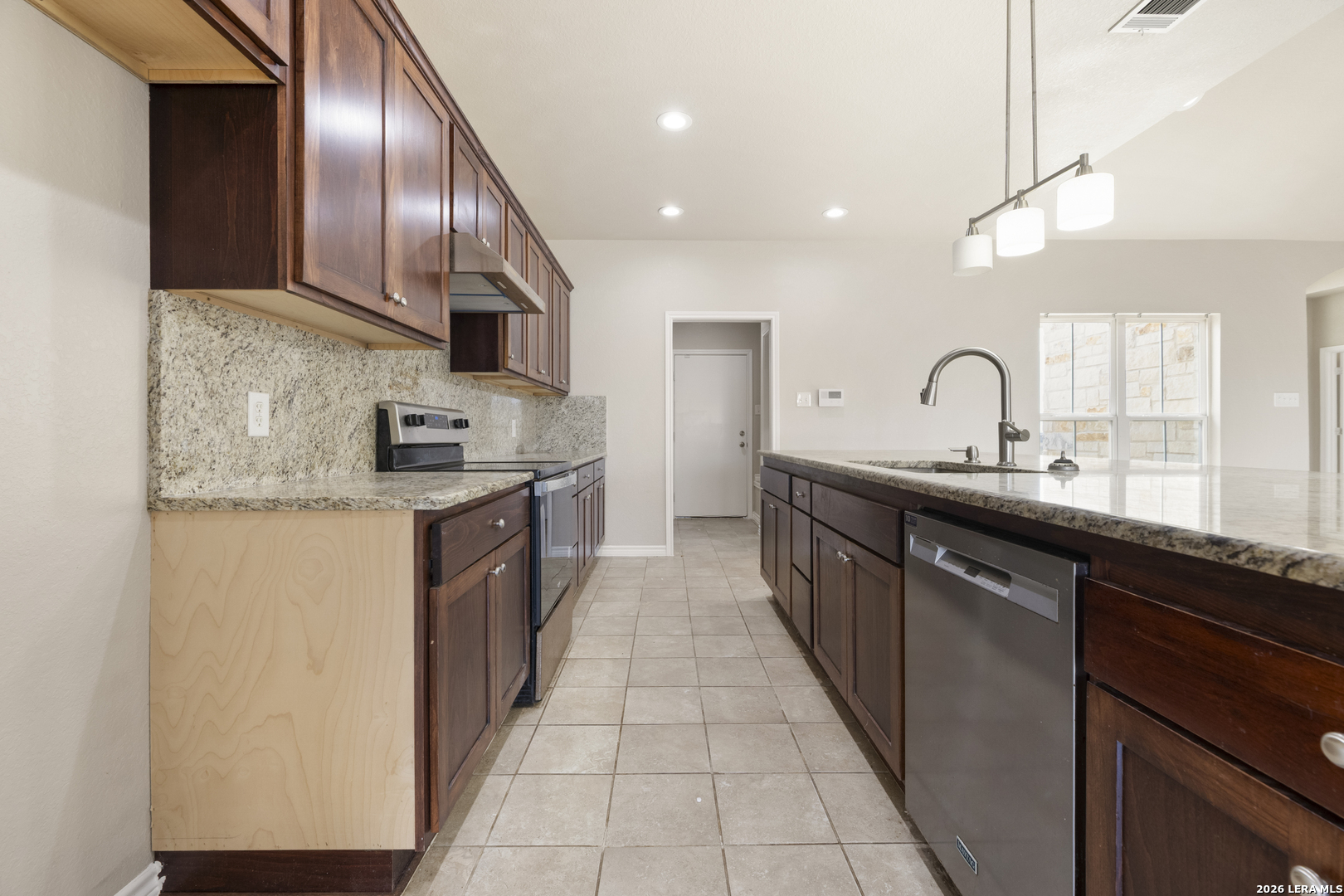 200 Lakeview Cir