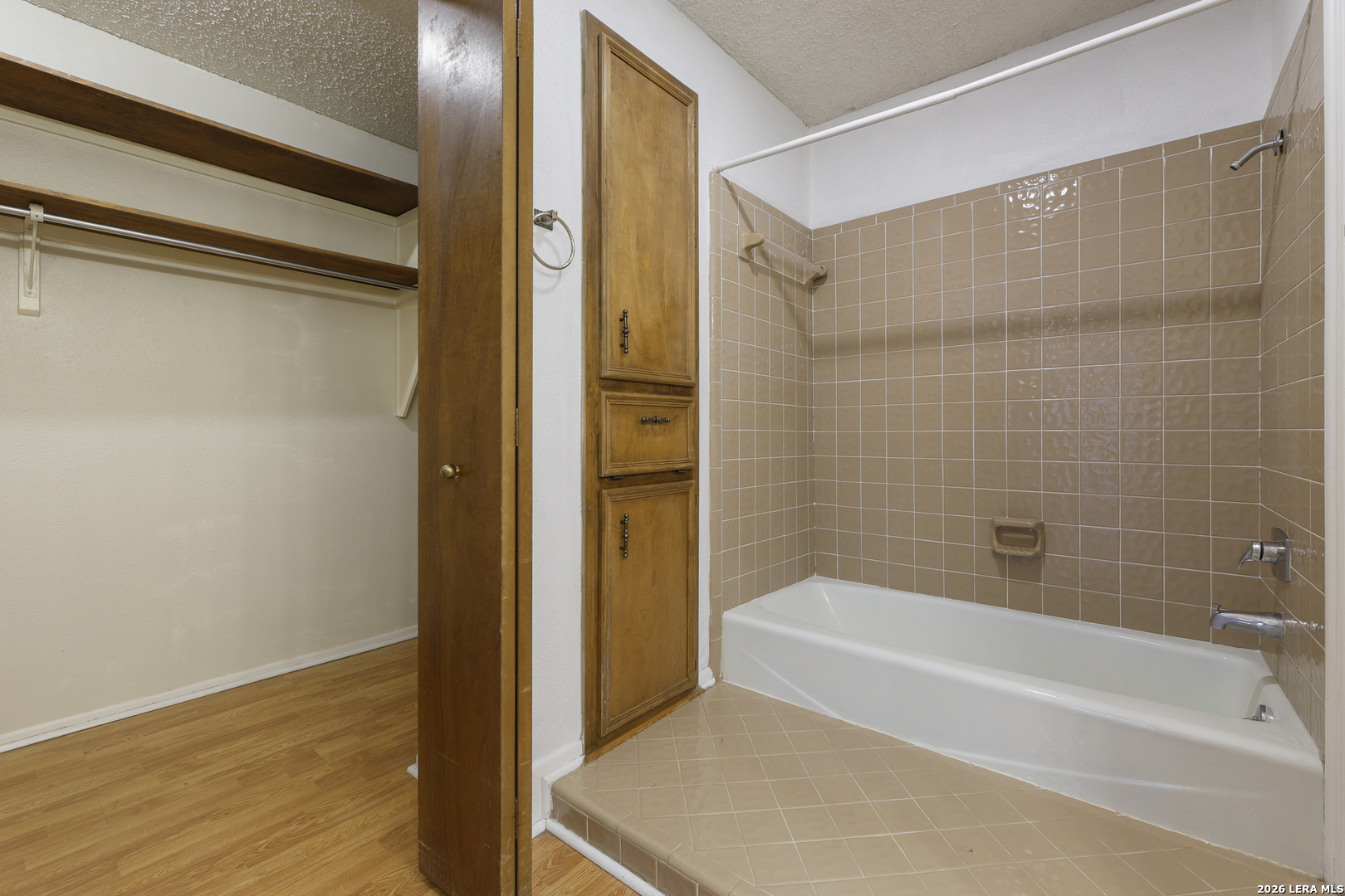 4322 Center Oak Woods