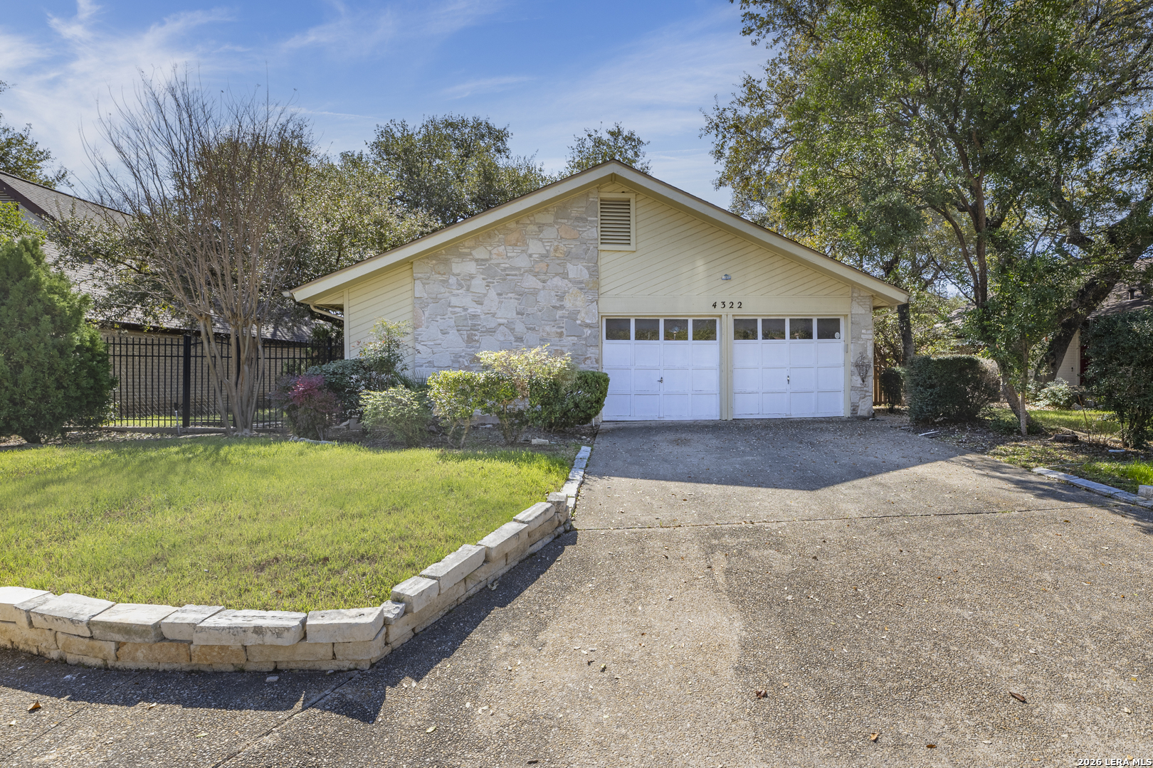 4322 Center Oak Woods