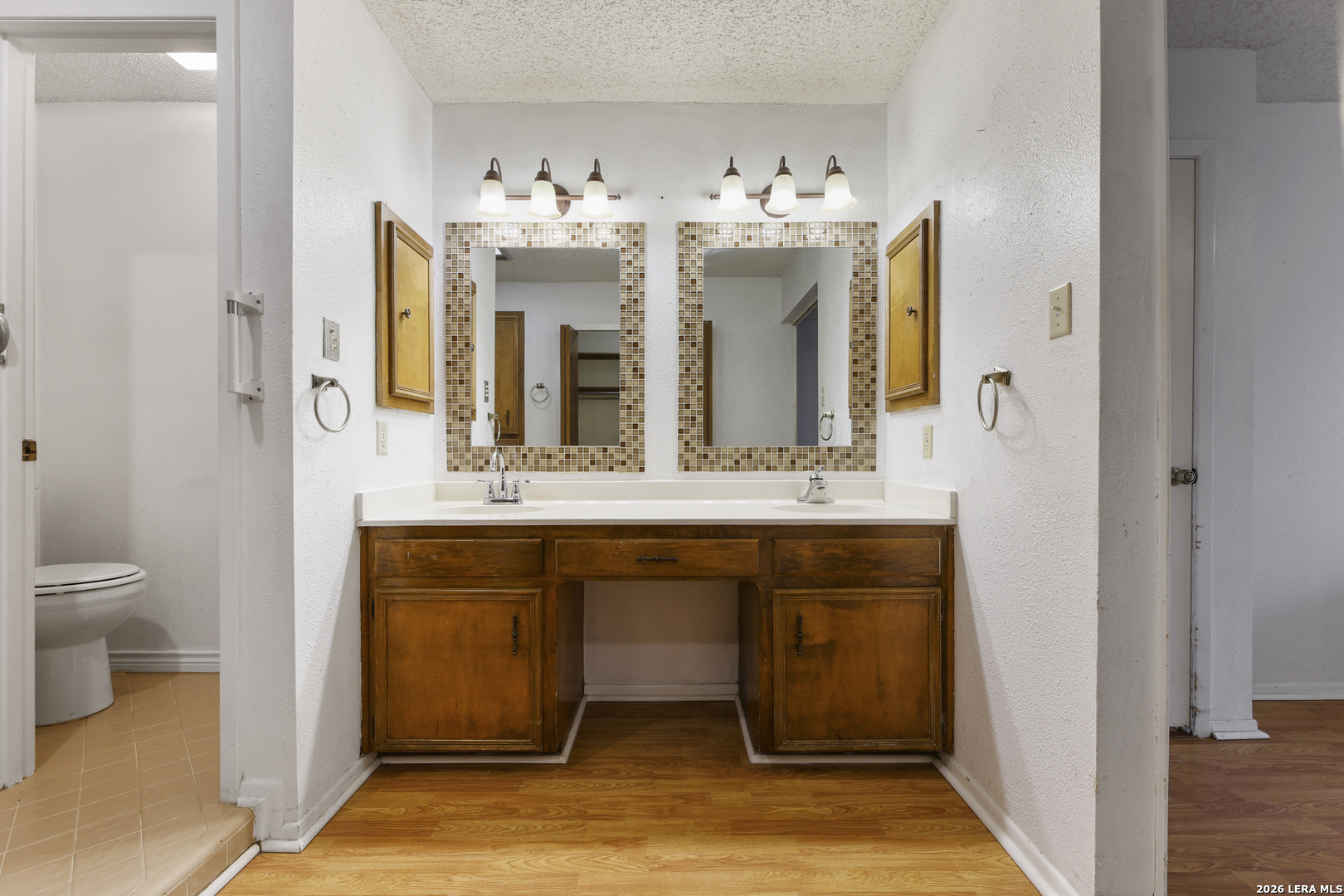 4322 Center Oak Woods