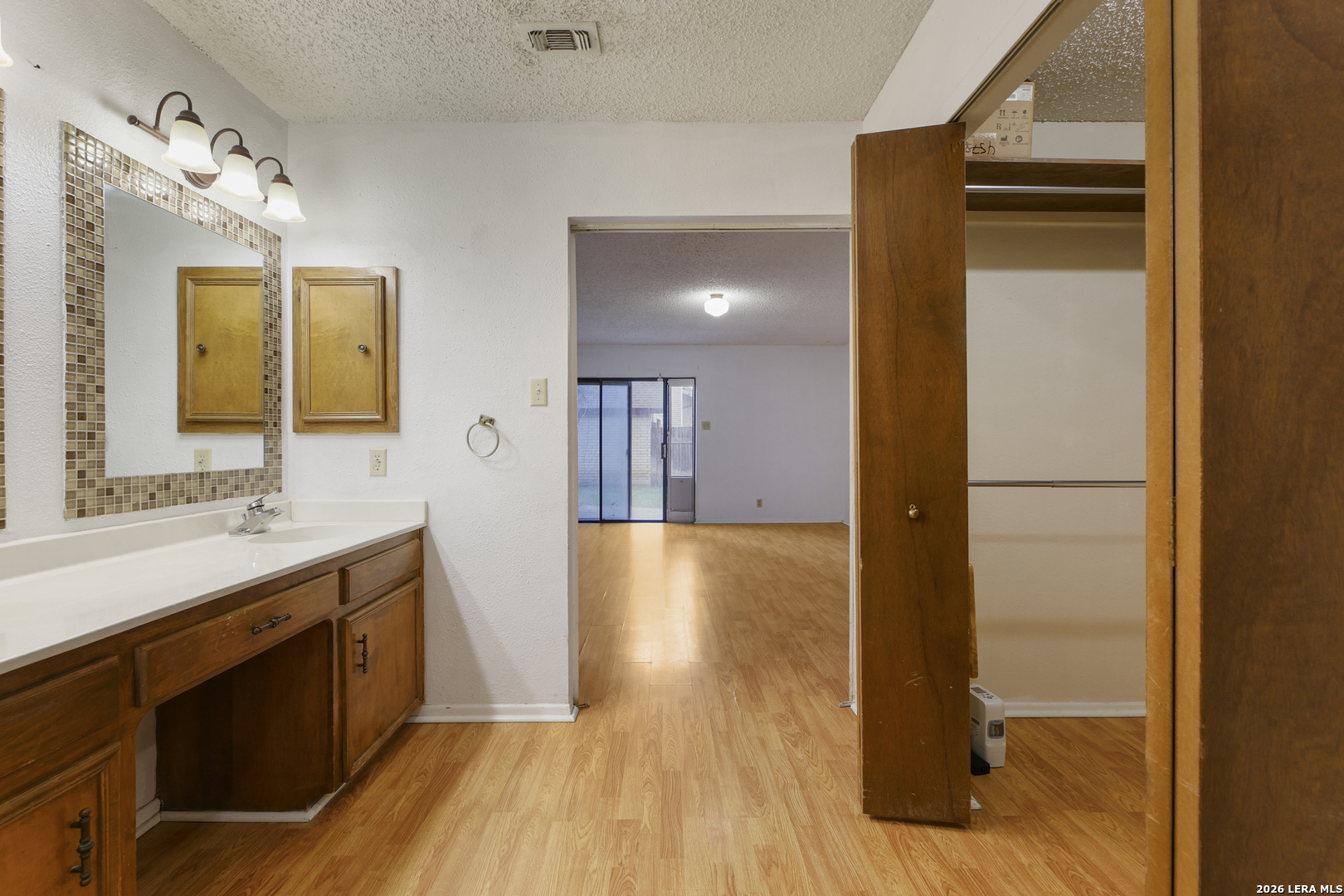 4322 Center Oak Woods