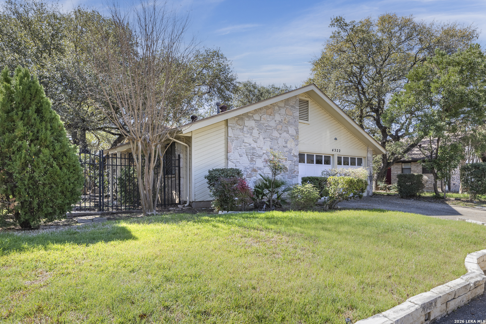4322 Center Oak Woods