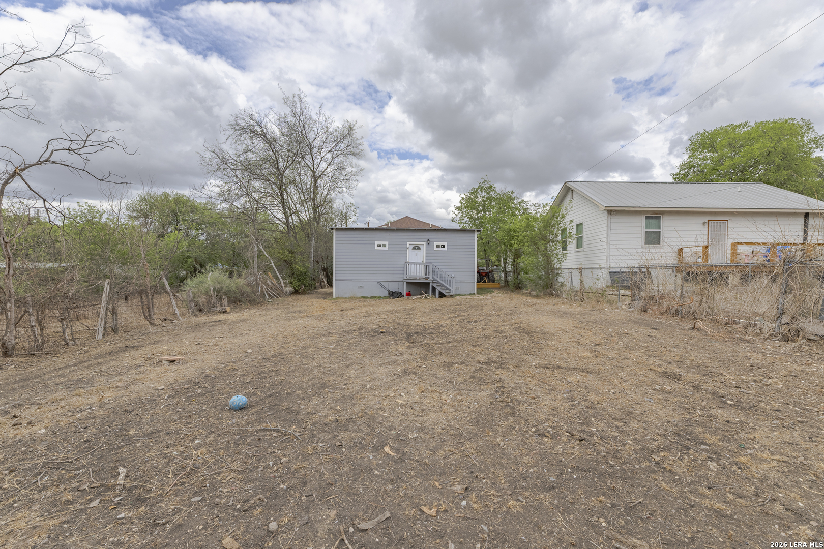 2608 LEAL ST
