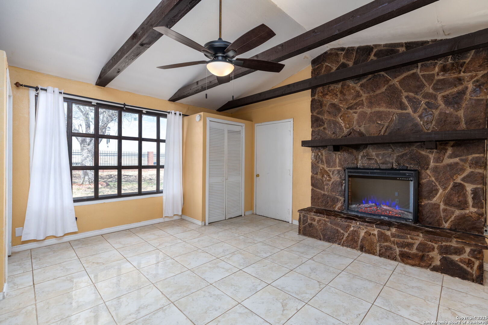 13934 N INTERSTATE 35