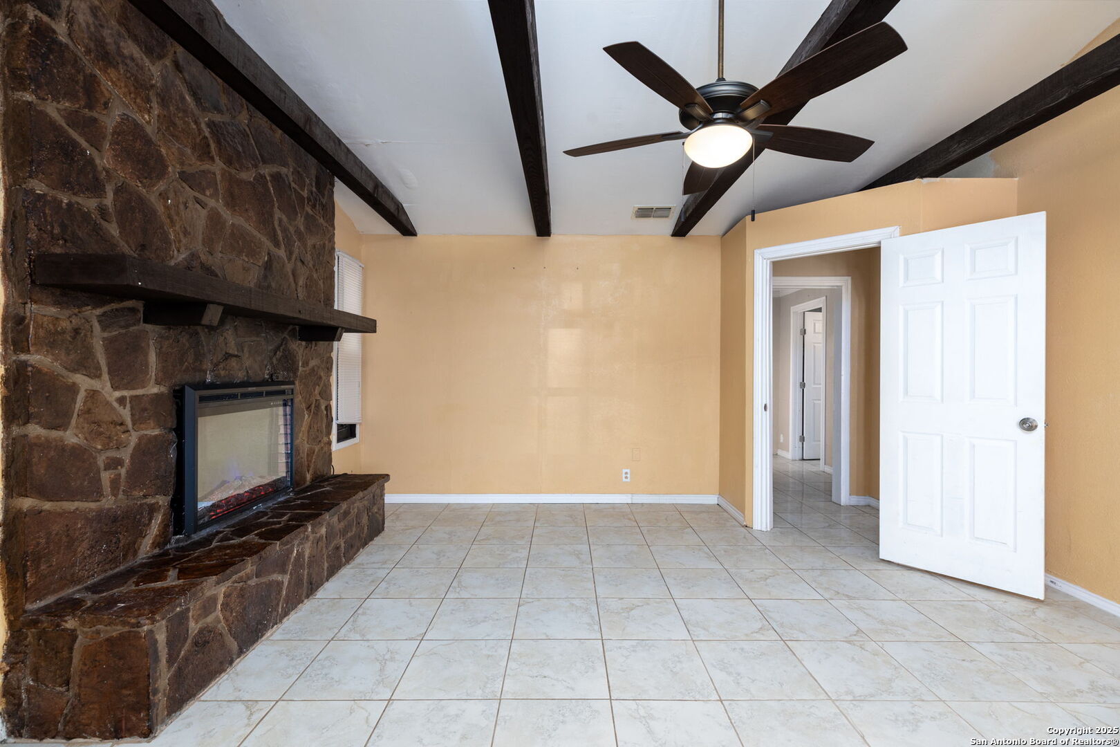 13934 N INTERSTATE 35