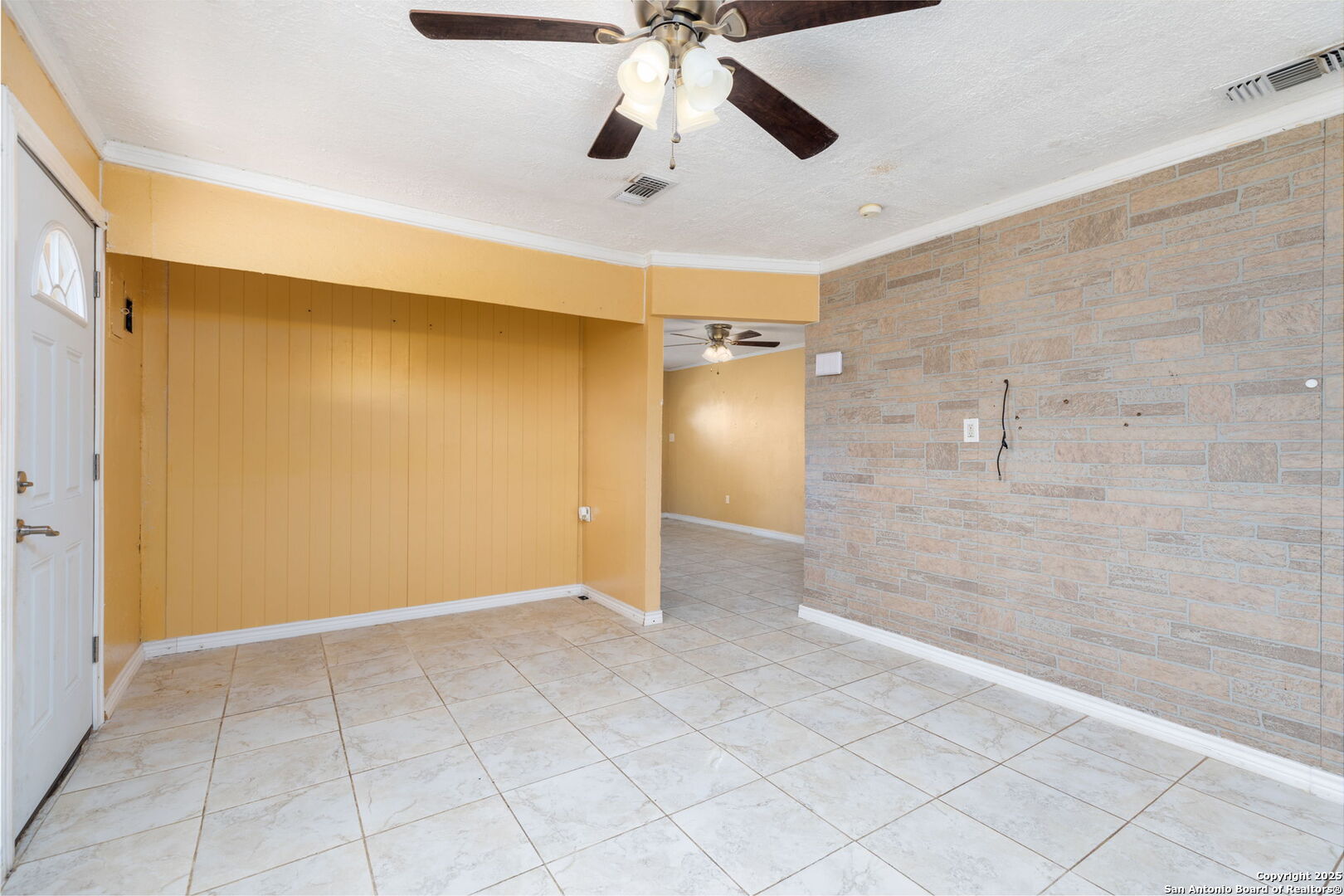 13934 N INTERSTATE 35