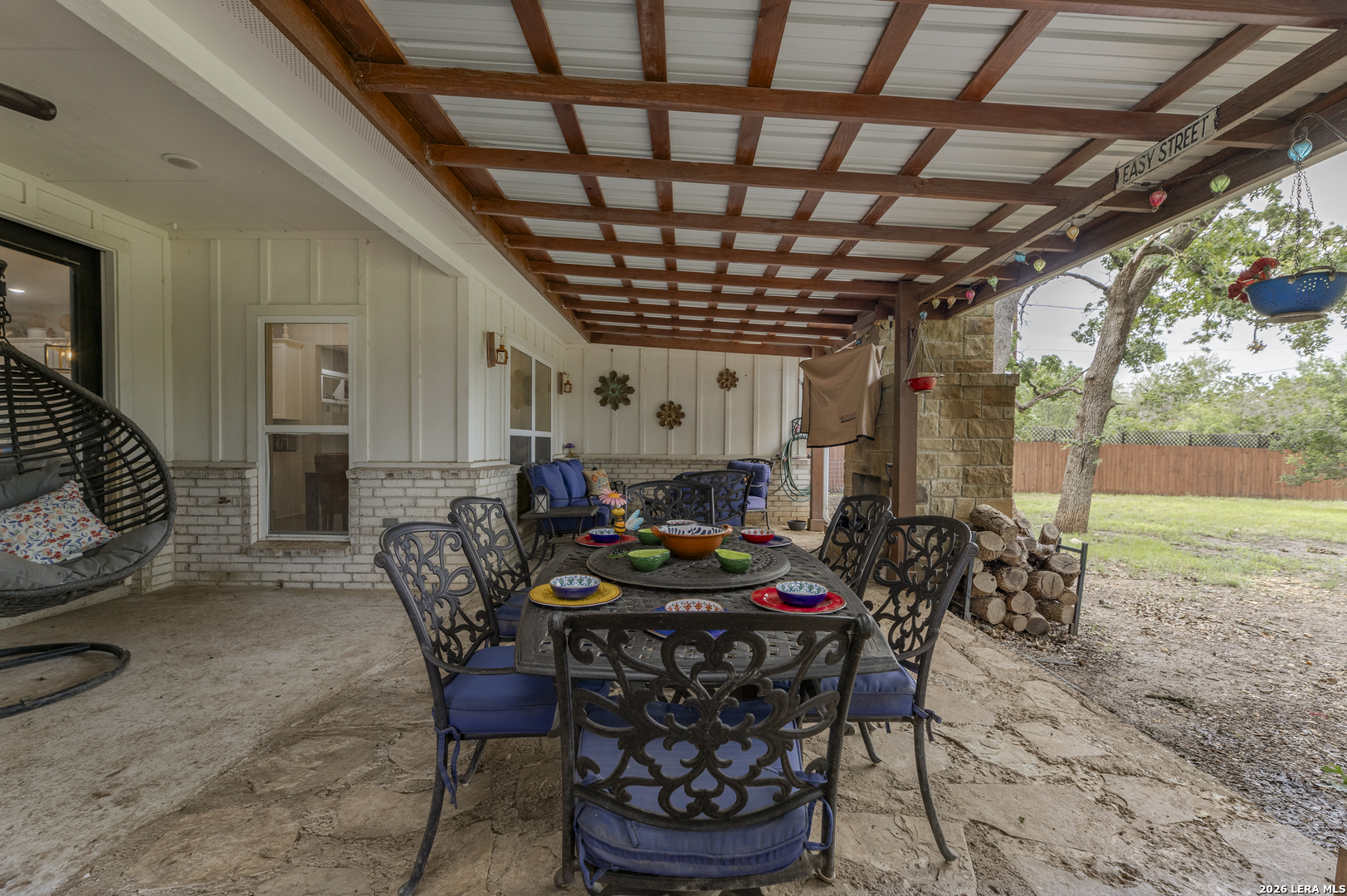 1516 KINGS RANCH RD
